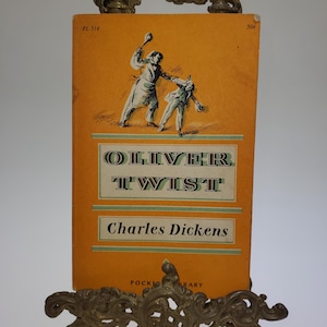 1957 Oliver Twist Softcover Book by Charles Dickens published by Pocket Library