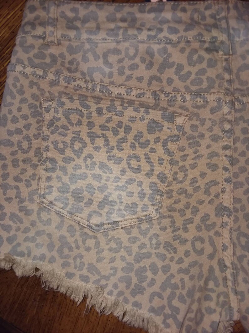 Klique B Leopard Highwaist Womens Shorts Medium