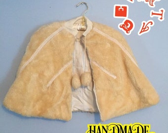 Capa de piel sintética estilo Lolita - Poncho blanco vintage hecho a mano con pompones - Ropa de abrigo estética Coquette