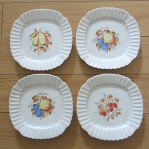 Vintage Porcelain Fruit Plate Dessert Salad Plate Scalloped Edges Hand-Painted Fruit Design 8”, Set of 4