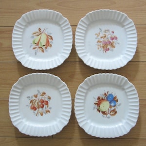 Vintage Porcelain Fruit Plate Dessert Salad Plate Scalloped Edges Hand-Painted Fruit Design 8”, Set of 4