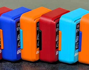 Vetrina espositiva personalizzata con presa "Break Glass" da 10 mm: decorazione personalizzata per garage