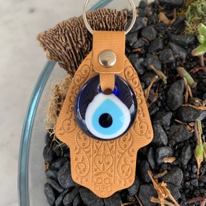 Faux Leather Hamsa Keychain with Blue Glass Evil Eye – Protective Charm for Keys & Bags