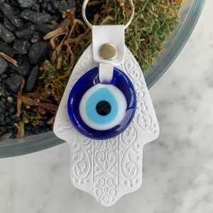 Faux Leather Hamsa Keychain with Blue Glass Evil Eye – Protective Charm for Keys & Bags