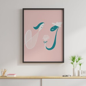 Peut inclure: Une illustration encadrée d'un couple dans un style minimaliste. La femme porte une robe blanche et l'homme porte un chapeau. La femme tient un bouquet de fleurs. L'arrière-plan est de couleur rose pâle.