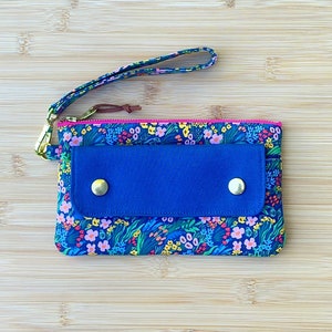 Cartera para teléfono / Cartera de muñeca / Rifle Paper Co. / Bramble / Azul