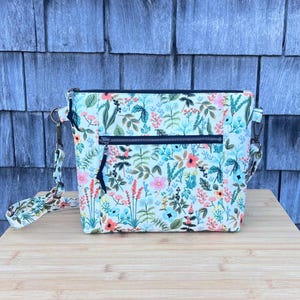 Bolso pequeño Cambridge / Bandolera / Monedero / Rifle Paper Co. / Jardín de hierbas / Natural