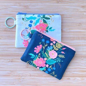 Mini porte-clés avec pochette à fermeture éclair | Rifle Paper Co | Petite vigne du jardin anglais
