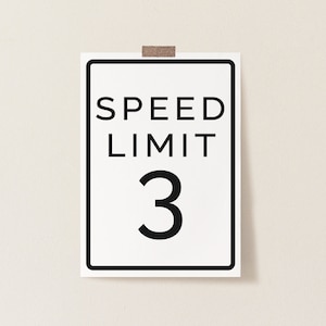 Snelheidslimietbord, bewerkbare sjabloon, kan me niet vangen, ik ben drie, afdrukbare plaatskaarten, snelheidslimiet 3, feestextra's, tafelnummers, LP21c