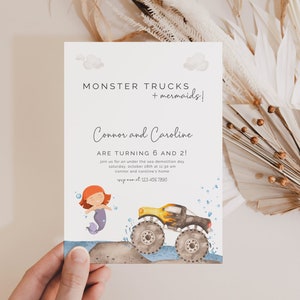Può includere: Un invito bianco con uno sfondo acquerellato blu e bianco. La carta presenta un camion mostro dei cartoni animati e una sirena. Il testo sulla carta recita: "Monster Trucks + Mermaids! Connor e Caroline compiono 6 e 2! Unisciti a noi per una giornata di demolizione sottomarina sabato 28 ottobre alle 11:30 presso la casa di Connor e Caroline. RSVP ora al 123-456-7890"
