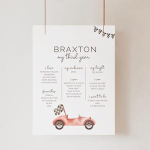 Peut inclure: Un tableau imprimable pour le troisième anniversaire d'un enfant. Le tableau est décoré d'une voiture de course rouge et d'un drapeau à damier. Le tableau indique le nom de l'enfant, Braxton, son surnom, Brax, sa taille, 35 pouces, ses choses préférées et ce qu'il sait faire.