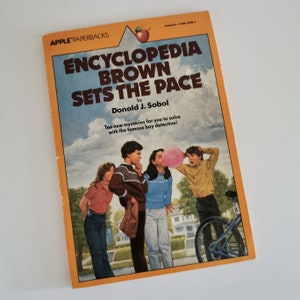 1982 Encyclopedia Brown Sets the Pace Paperback Novel, Mini Mysteries Vintage Book Donald Sobel Classic Nostalgia Fiction
