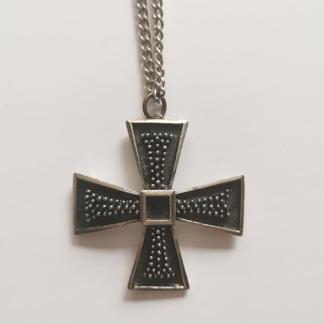 Black Silver Maltese Cross Pendant Necklace Iron Cross Chunky Vintage ...