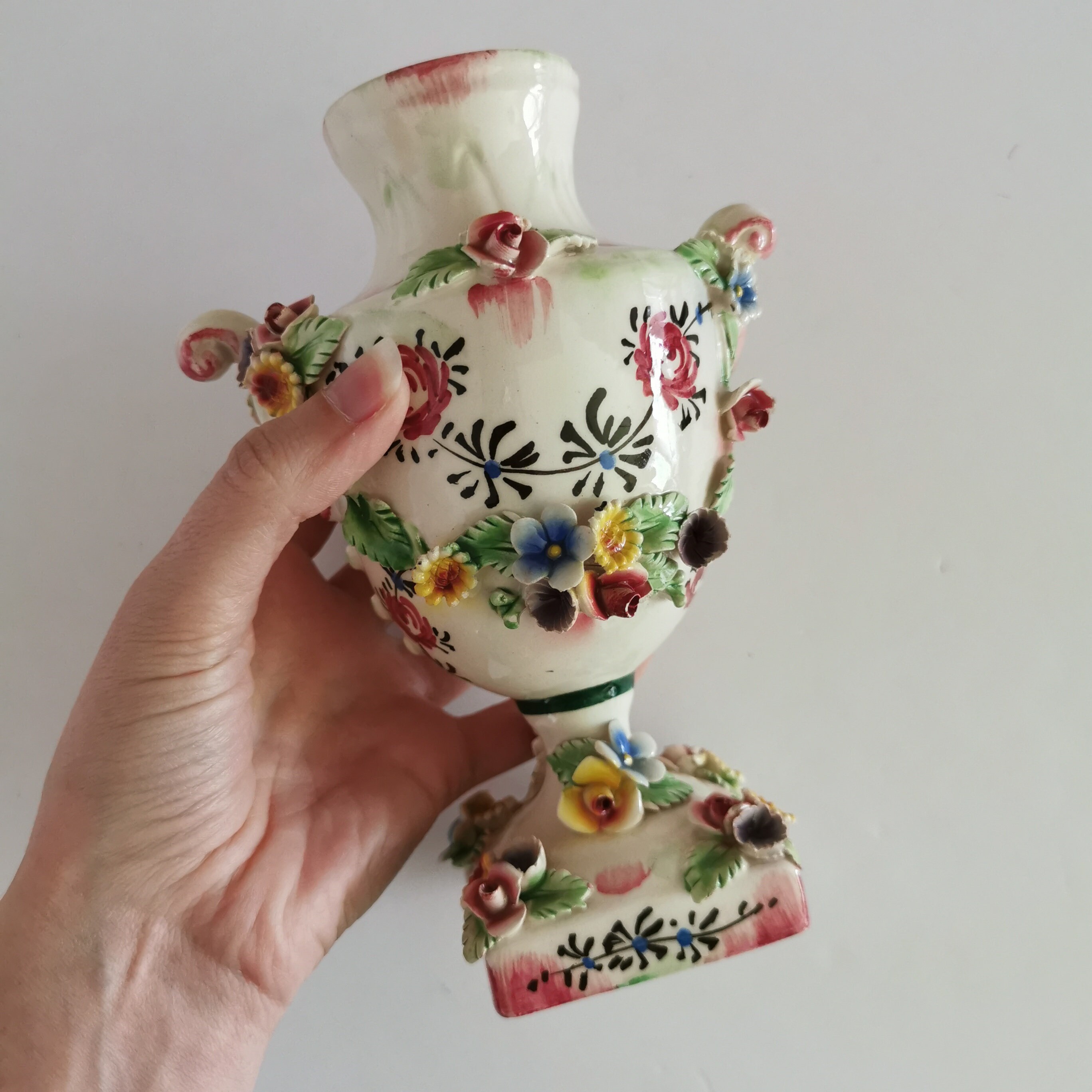 ヴィンテージ カポディモンテ スタイル 7インチ 花瓶、欠けた台座壷 花