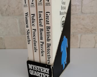 Cofanetto "Mystery Quartet" degli anni '90, 4 romanzi gialli tascabili, romanzi rosa vintage, detective britannici, detective donne, romanzi polizieschi in stanze chiuse