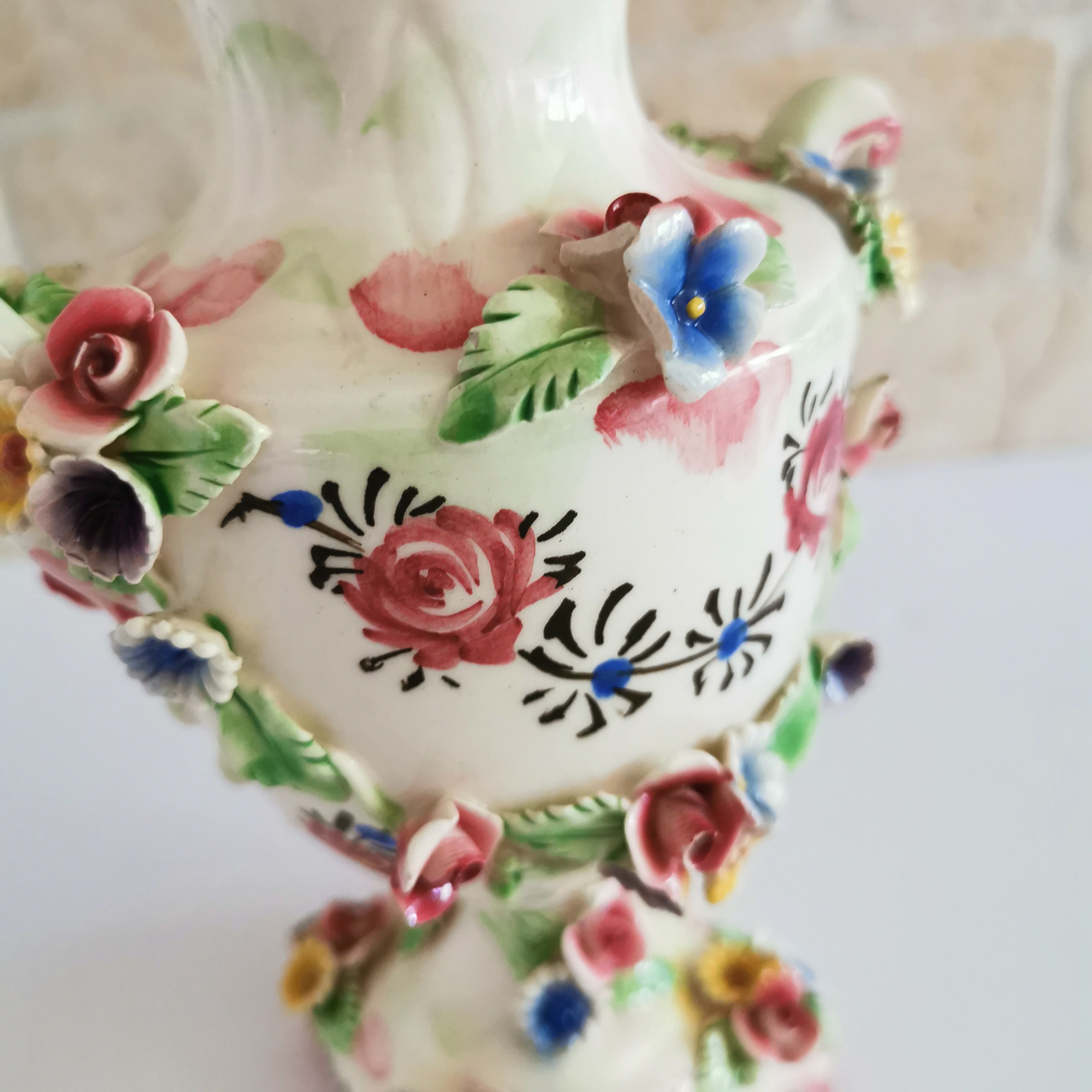 ヴィンテージ カポディモンテ スタイル 7インチ 花瓶、欠けた台座壷 花