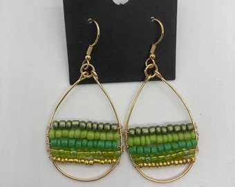Green Goddess - grote druppeloorbellen - handgemaakte sieraden met kralen
