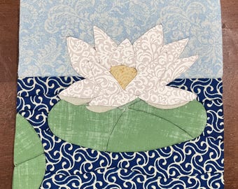 Fabric Art - Waterlelie Kinusaiga - Bloem geboorte juli - Wanddecoratie