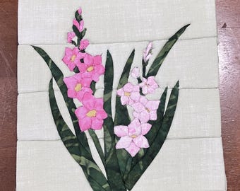 Fabric Art - Gladiolus Kinusaiga - Bloem augustus geboorte - Wanddecoratie