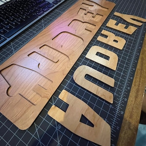 Aanpasbare kindernaampuzzeluitsnede met vormen en letters - Perfect voor Glowforge - Instant download