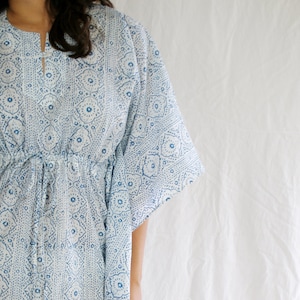 Kaftan &quot;LAGOS&quot; da Amaari, azul/branco, algodão, loungewear, bohochic, praia, moda,