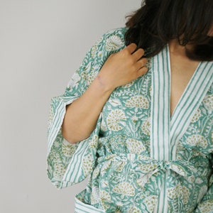 Roupão &quot;GITA&quot; da Amaari, marrom-branco, floral, feito à mão, algodão, loungewear, casaco, roupa de maternidade, férias, verão,