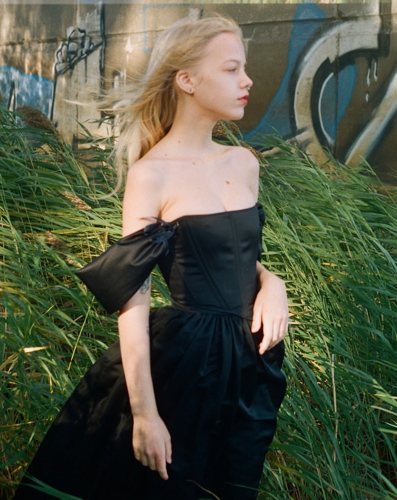 Black corset and skirt , fairy core corset, puff sleeve corset image 3