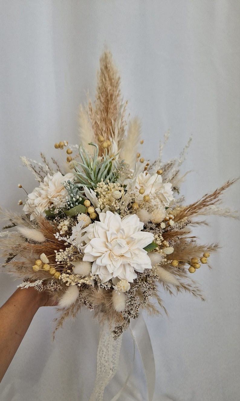 Brautstrauß Weiß Beige Ivory Dahlien Bohostrauß Pampasgras Trockenblumenstrauß Boho Strauß Trockenblumen Sommer Hochzeit Bild 5