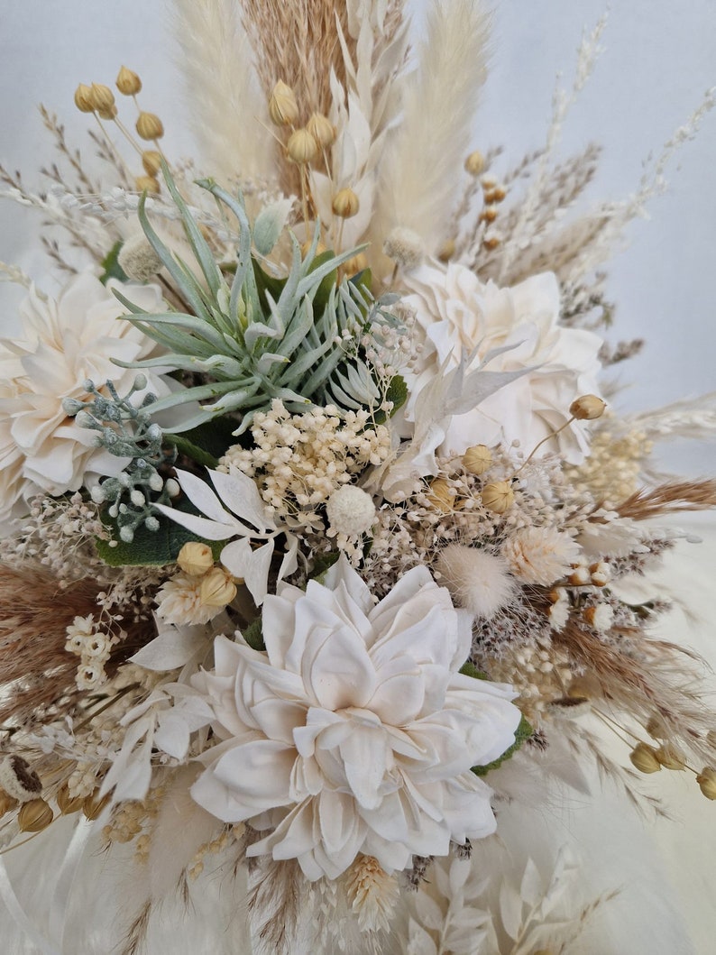 Brautstrauß Weiß Beige Ivory Dahlien Bohostrauß Pampasgras Trockenblumenstrauß Boho Strauß Trockenblumen Sommer Hochzeit Bild 3