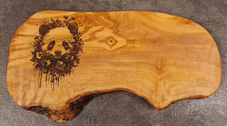 Panda Bear Geschenk personalisiert Text ,Name Olivenholz Frühstücksbrett Schneidebrett mit Gravur Holz Geburtstagsgeschenk Olivenholzbrett Bild 4