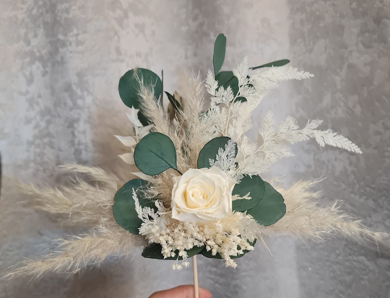 34 Cake Topper Ideen für deine Hochzeit - von personalisiert bis lustig Tortendekoration Tortendeko Tortentopper Beige Hochzeit Bild 1