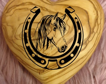 Pferdeliebhaber Pferdebesitzer Pferdefreunde  Pferd Hufeisen Pferdeliebe  Geschenk Olivenholz Holz Herz personalisiert, Geschenk