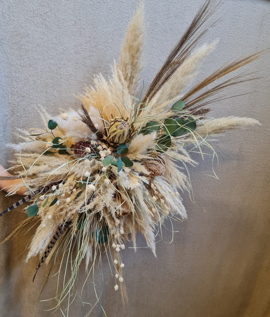 Traubogen selber machen - 6 DIY Ideen & Shop the Look Traubogengesteck Trockenblumen Gesteck Boho Bild 1