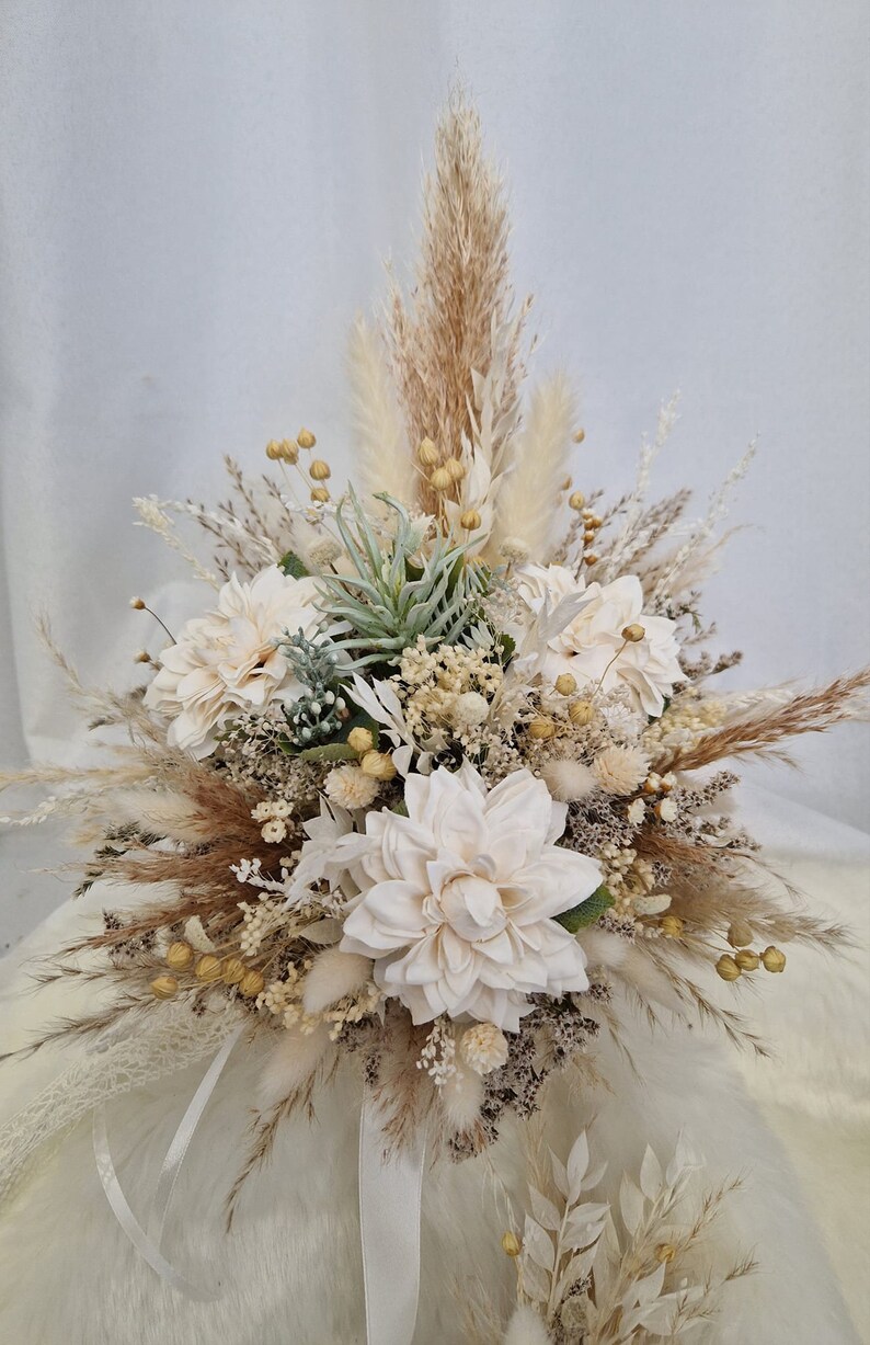 Brautstrauß Weiß Beige Ivory Dahlien Bohostrauß Pampasgras Trockenblumenstrauß Boho Strauß Trockenblumen Sommer Hochzeit Bild 8