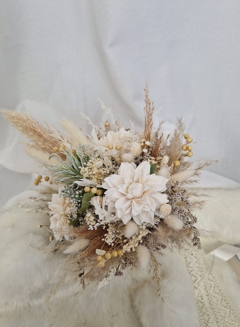 Brautstrauß Weiß Beige Ivory Dahlien Bohostrauß Pampasgras Trockenblumenstrauß Boho Strauß Trockenblumen Sommer Hochzeit Bild 7