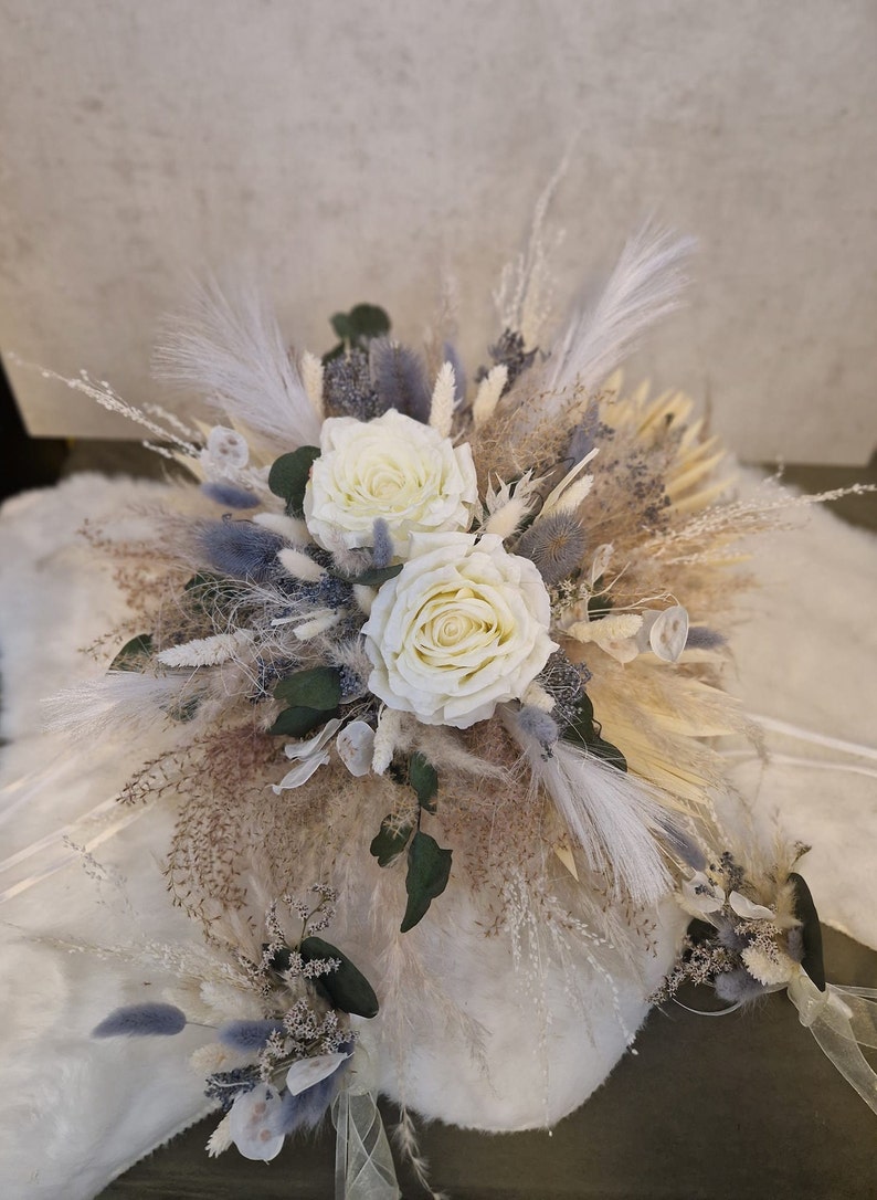 Autoschmuck mit 2 Mini Deko fürs Spiegel, Iceblau mit Rosen Grau Blau Creme Pampasgras Boho Trockenblumen Hochzeit Bild 2