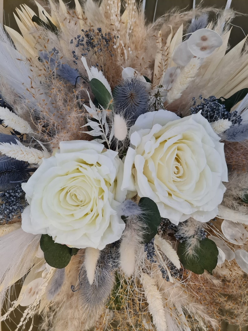 Autoschmuck mit 2 Mini Deko fürs Spiegel, Iceblau mit Rosen Grau Blau Creme Pampasgras Boho Trockenblumen Hochzeit Bild 4