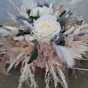 Autoschmuck mit 2 Mini Deko fürs Spiegel, Iceblau mit Rosen Grau Blau Creme Pampasgras Boho Trockenblumen Hochzeit Bild 1