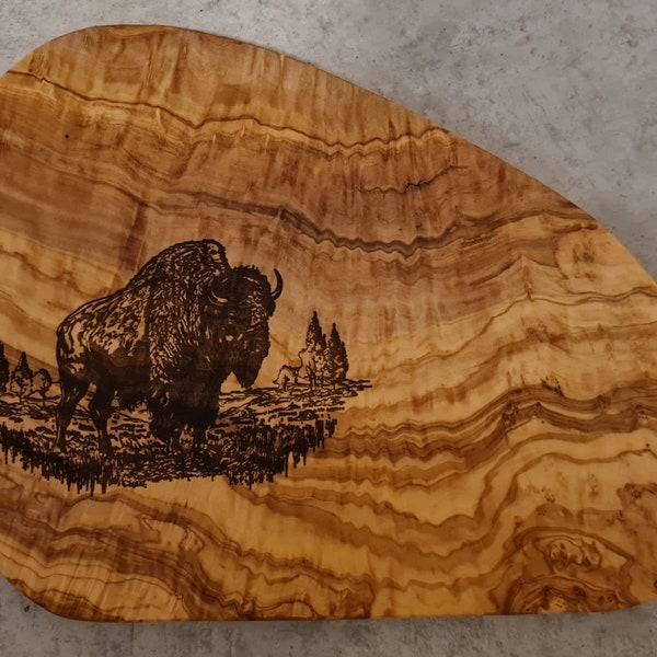 Bison Buffalo Büffel Geschenk personalisiert , Olivenholz Frühstücksbrett, Brotzeitbrett Schneidebrett mit Gravur Holz Olivenholzbrett