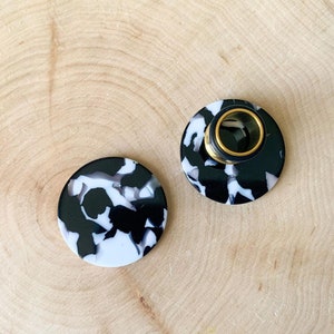 8g-5/8 &quot;(16 mm) Schwarz und Weiß Marmor Schildpatt Leichte Ohrstecker Gauges/Earplugs Hider Plugs