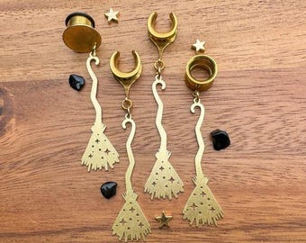 6g (4mm) - 1 3/16 (30mm) 'Witchy Ride' Brass Witches Broom Halloween Saddles Drop Dangle Earrings Gauges/Earplugs Plugs