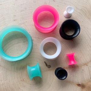 8g - 1' (25mm) Flexible Silicone Double Flare Tunnels