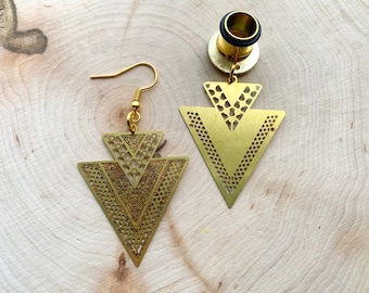 8g-5/8" (16mm) Double Triangle w/Cutout Design Lightweight Hoop Drop Dangle Earrings Gauges/Earplugs Hider Plugs
