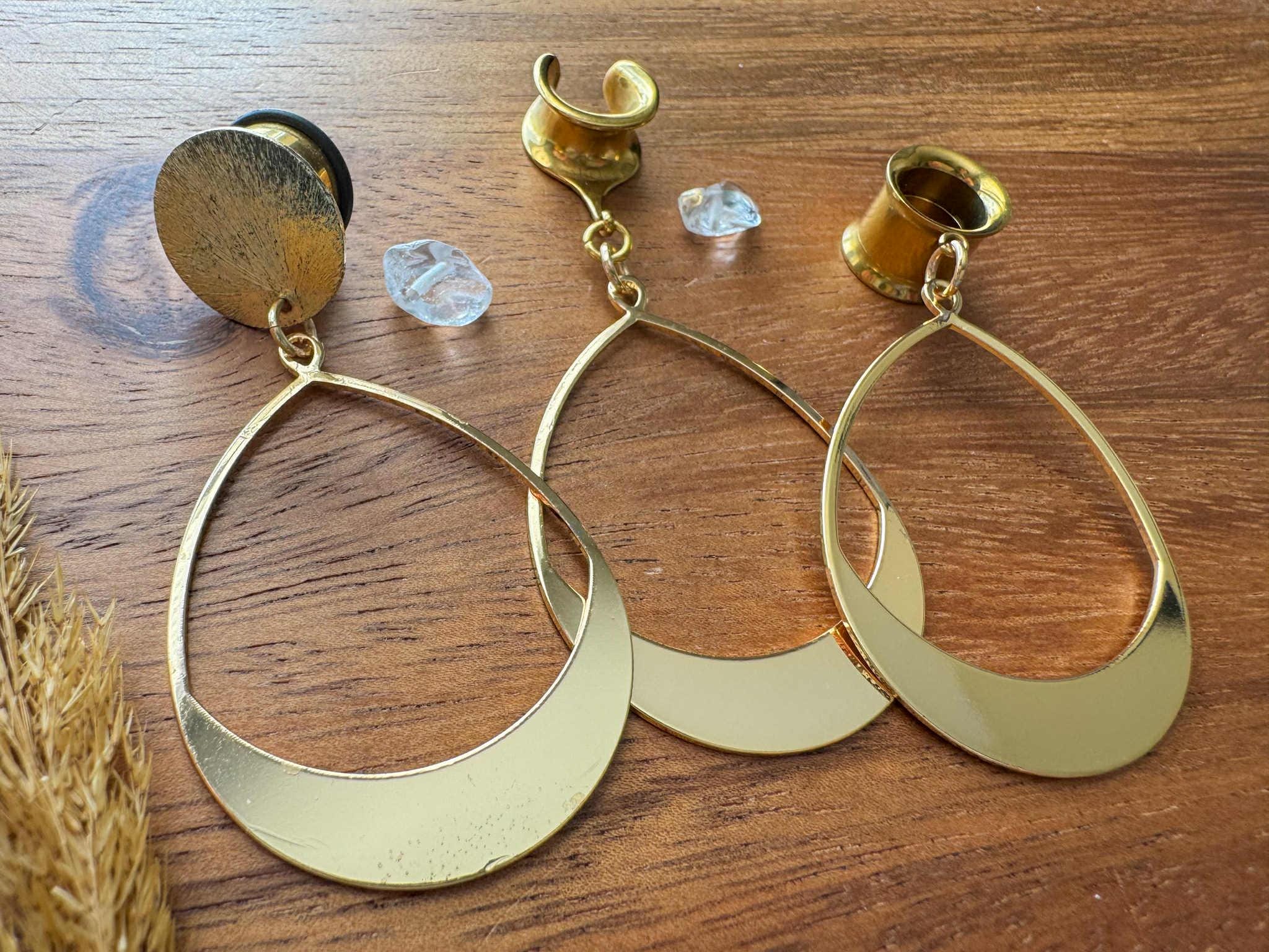 Orecchini a cerchio Huggie con croce in oro e cuore | Classy Women