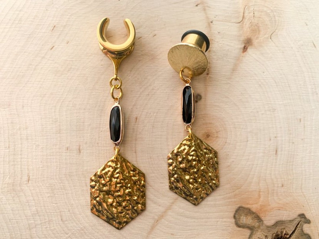 8g (3mm) - 1 3/16 (30mm) Black Glass Jewel W/hammered Brass 8g (3mm) - 1 3/16 (30mm) Black Glass Jewel W/hammered Brass