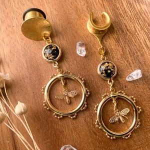 2g (6mm) - 1 3/16 (30mm) Gold Decorated Hoop Ft. Bee & Foiled Black Jewel Saddles Drop Dangle Earrings Gauges/Earplugs Plugs