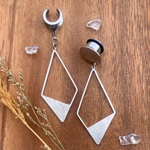 6g (4mm) - 1 3/16 (30mm) Antique Silver Rhombus Drop Dangle Earrings Gauges/Earplugs Hider Saddle Plugs Earrings