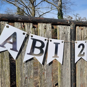 ABI 2025 Girlande in Weiß und Silber oder Gold. Super edle Dekoration zum Abitur. #abi2025 #abitur #geschenkezumabi #abiball #abi #bestanden