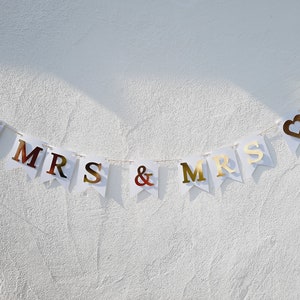 Super elegant garland for the wedding Mrs & Mrs in gold and white