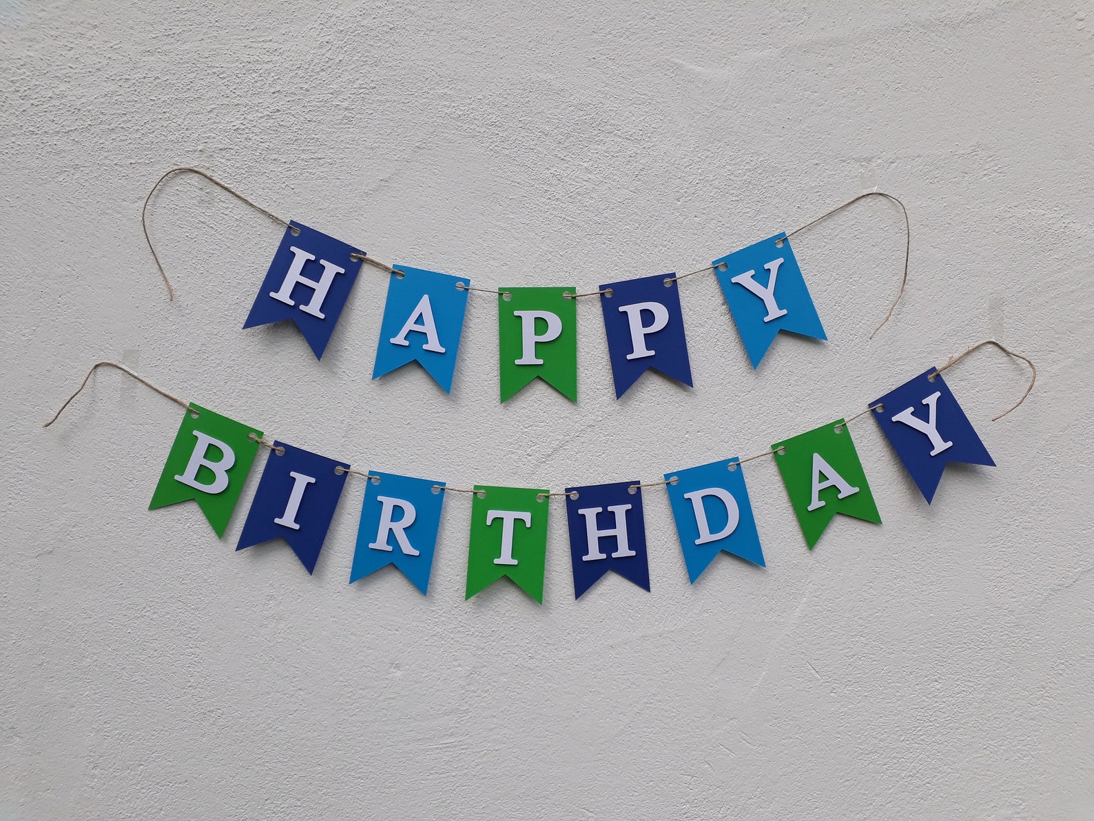 Happy Birthday Wimpelkette – Banner In Rosa, Blau, Grün, Lila Mit Gold-Buchstaben & Ballons